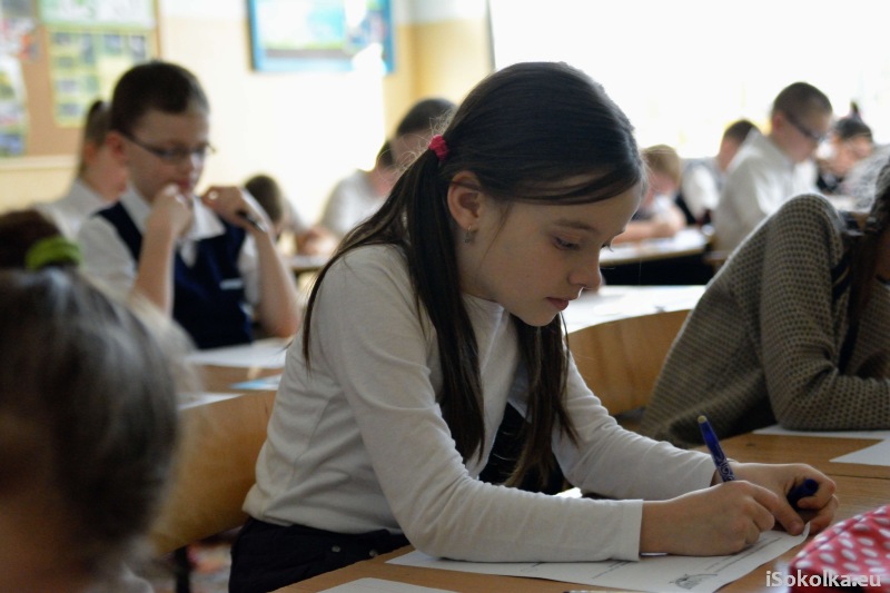 Dzieci musiały rozwiązać test matematyczny (iSokolka.eu)