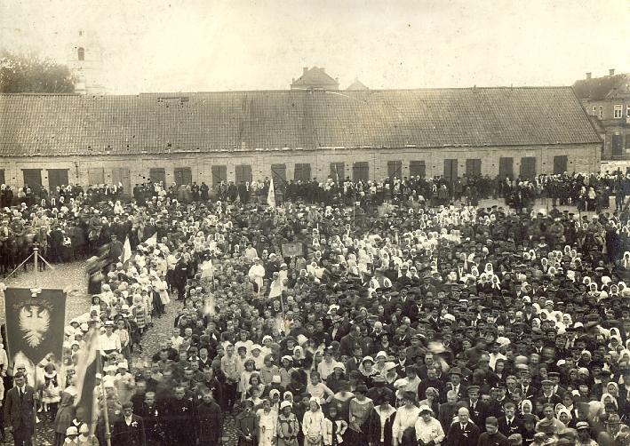 Manifestacja patriotyczna w Sokółce, po I wojnie światowej 