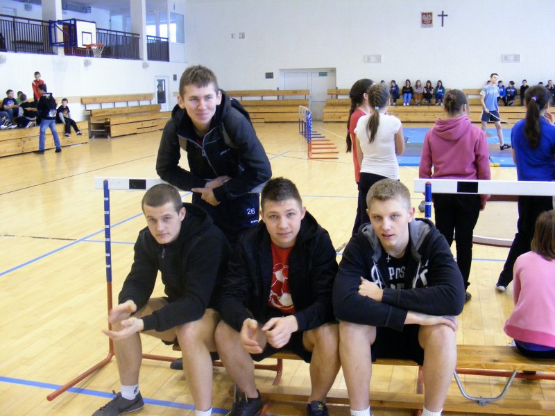 Młodzi lekkoatleci z Janowa (ZS CKR w Janowie)