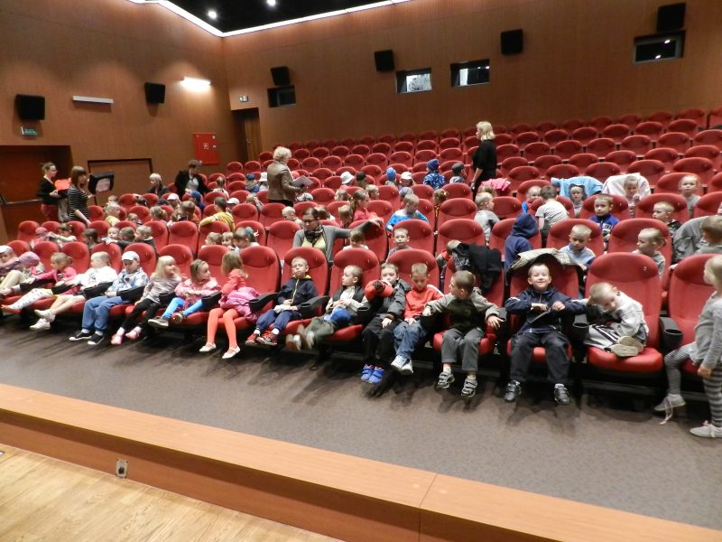 Dzieci odwiedziły sokólskie kino (PS Nr 2 w Sokółce)
