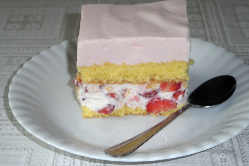 Ciasto znakomicie smakuje w ciepłe dni (H. Raducha)
