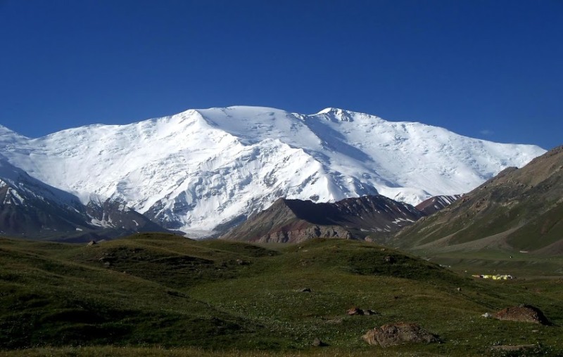 To ich cel, jeden z najwyższych szczytów w Pamirze