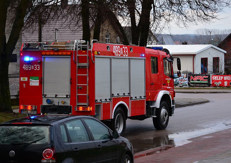 W akcji gaśniczej biorą udział strażacy ze Starej Kamionki (iSokolka.eu)