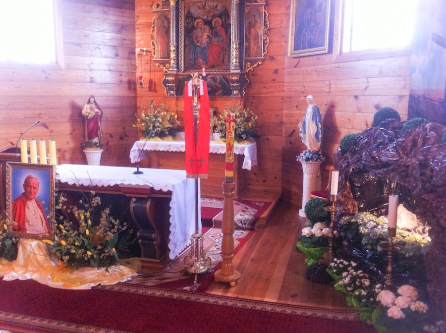 Wielkanocna dekoracja ołtarza (kamienna-stara.pl)