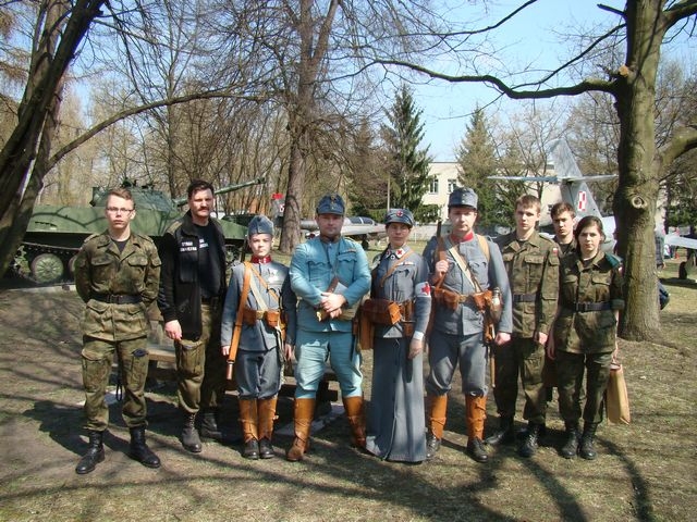 Młodzież wzięła też udział w pikniku militarnym (ZS w Dąbrowie Białostockiej)
