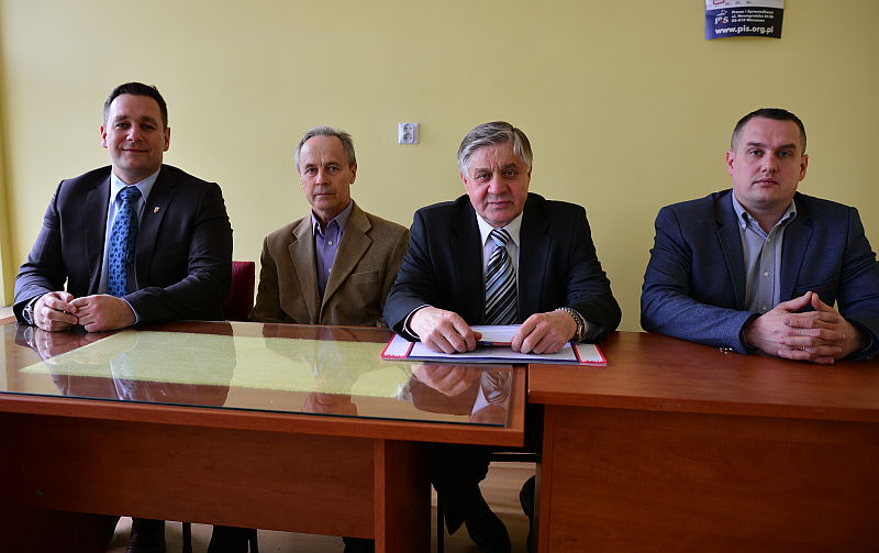 Od lewej: starosta Piotr Rećko, radny Sejmiku Krzysztof Krasiński, Krzysztof Jurgiel i przewodniczący sokólskiej Rady Miejskiej Daniel Supronik (iSokolka.eu)