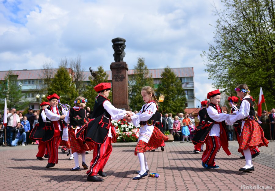 Uczniowie SP Nr 1 zatańczyli krakowiaka (iSokolka.eu)