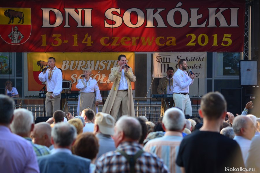 Koncert Prymaków ściągnął tłumy na plac przed kinem (iSokolka.eu)