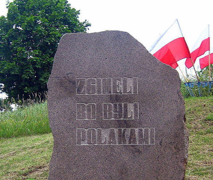 Pomnik w Gibach (Radosław Drożdżewski, Zwiadowca21/Wikipedia)