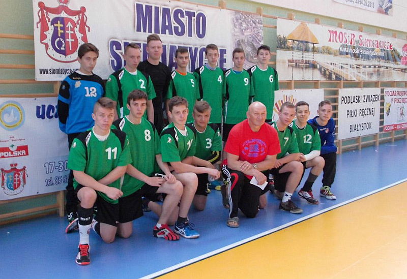 Kadra Podlasia z drugim trenerem Stanisławem Kłosowskim. Dawid Stypułkowski (11), Sebastian Pers (12), Patryk Doroszko (pierwszy z prawej)
