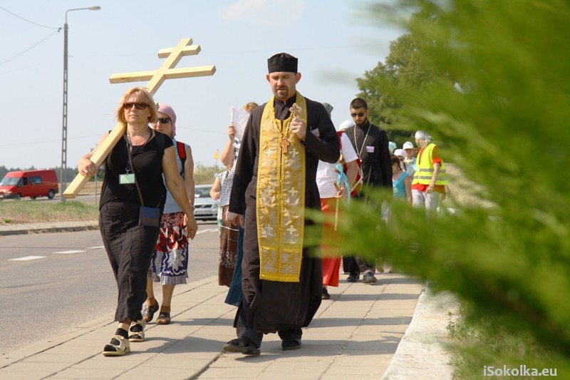 Pielgrzymi wychodzą z Szudziałowa (iSokolka.eu)