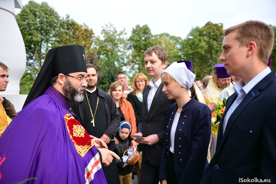 W imieniu parafii biskupa Jakuba witała młodzież (iSokolka.eu)