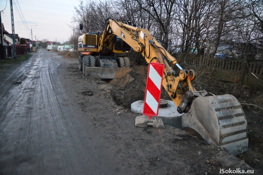 Drogowcy budują kanał deszczowy (iSokolka.eu)