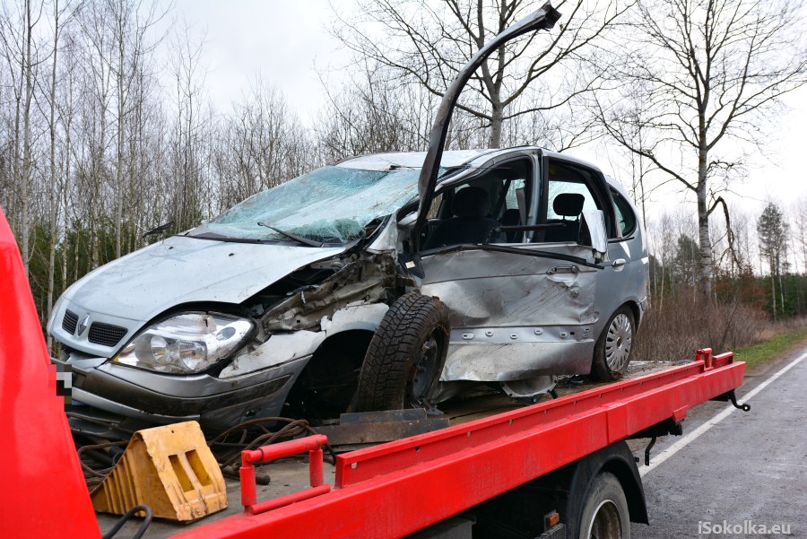 Renault zniszczone po wypadku (iSokolka.eu)