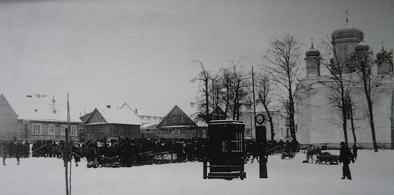 Centrum Sokółki, przed 1939 rokiem. Na pierwszym planie stacja benzynowa