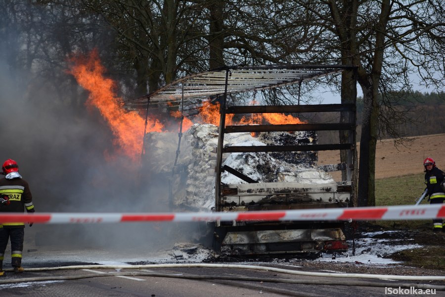 Ciężarówka spłonęła doszczętnie (iSokolka.eu)