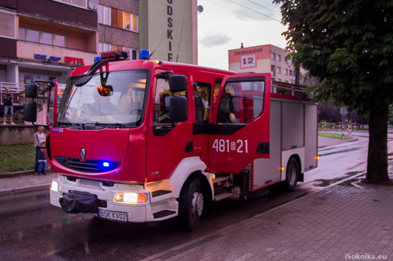 Strażacy gasili pożar w domu przy ul. Sikorskiego (iSokolka.eu)