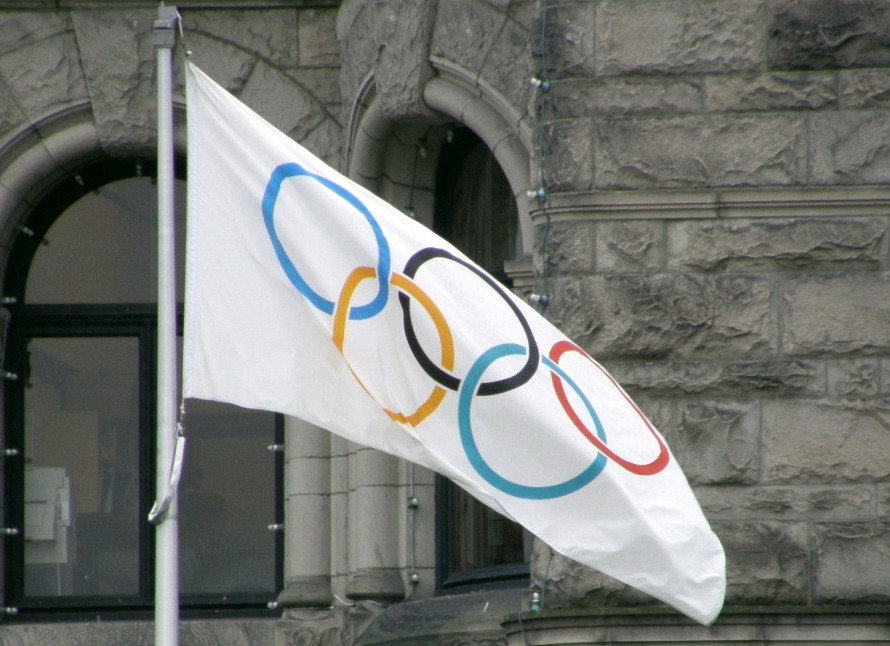 Flaga olimpijska (Makaristos/wikipedia.org)