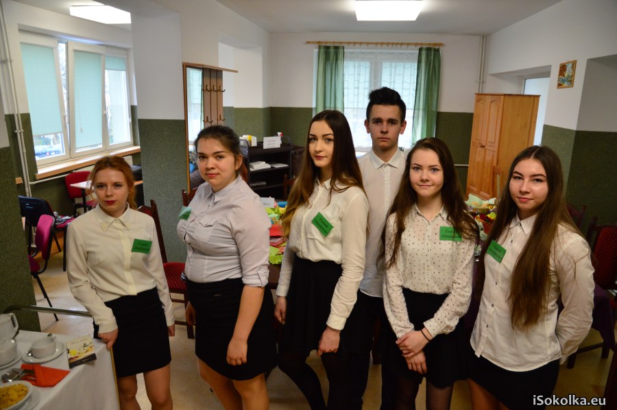 Swoje umiejętności prezentowali uczniowie z klasy technik hotelarz (iSokolka.eu)