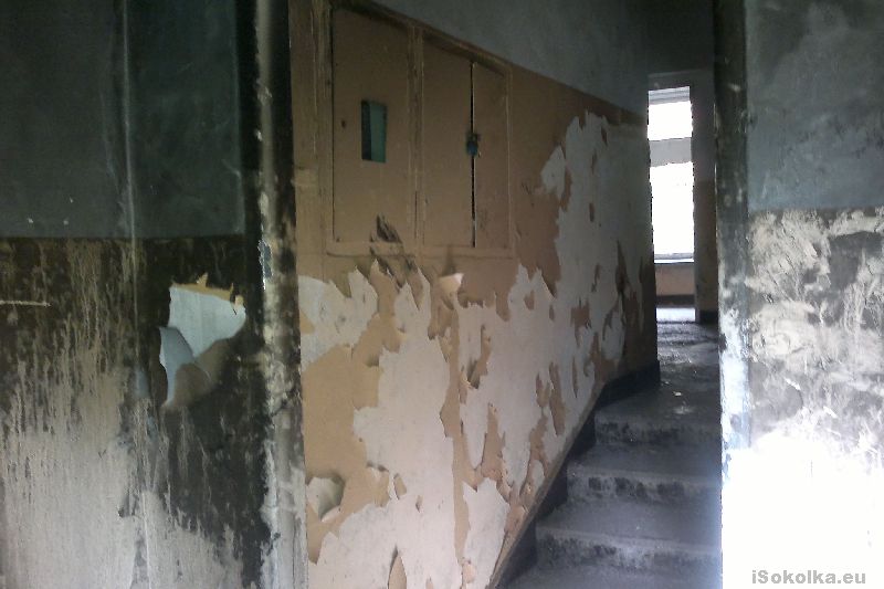 Zniszczone wnętrze budynku (iSokolka.eu)